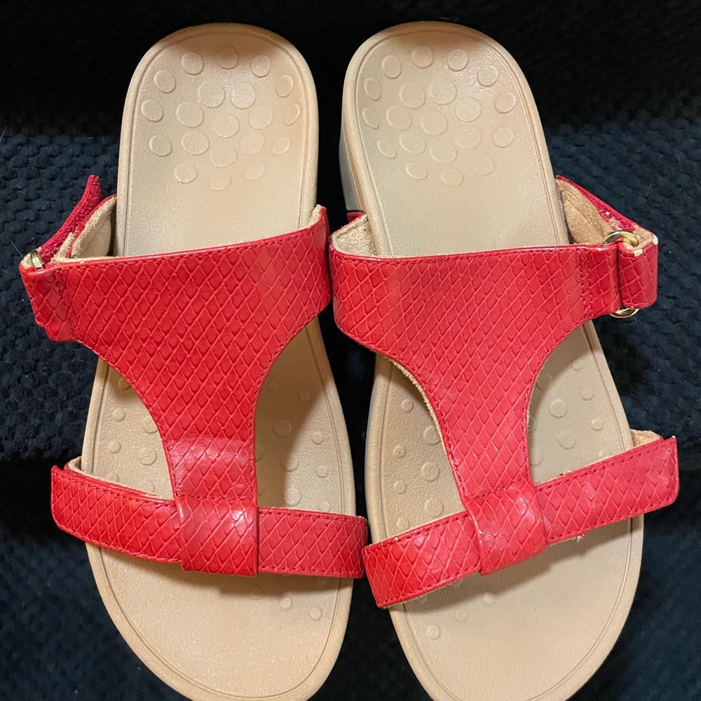 Vionic Red wedged heel Sandals size 5